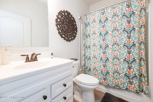 816 Snead Ct, Simpsonville, KY 40067 - full bath with vanity, a shower with curtain, and toilet