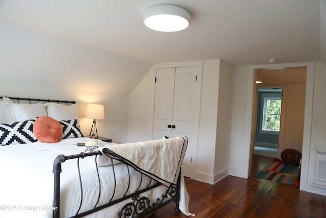 456 E Brandeis Ave, Louisville, KY 40217 - bedroom featuring wood-type flooring, a closet, baseboards, and vaulted ceiling