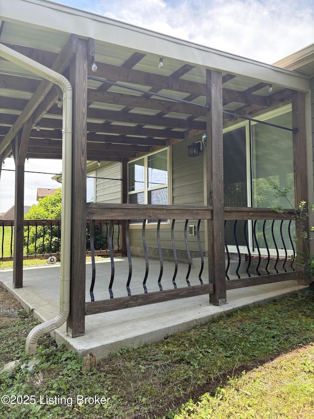 7997 Pikewood Field Way, Louisville, KY 40219 - view of deck