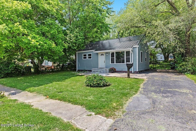 404 Diecks Dr, Elizabethtown, KY 42701 - view of front of house featuring a front yard, metal roof, and asphalt driveway