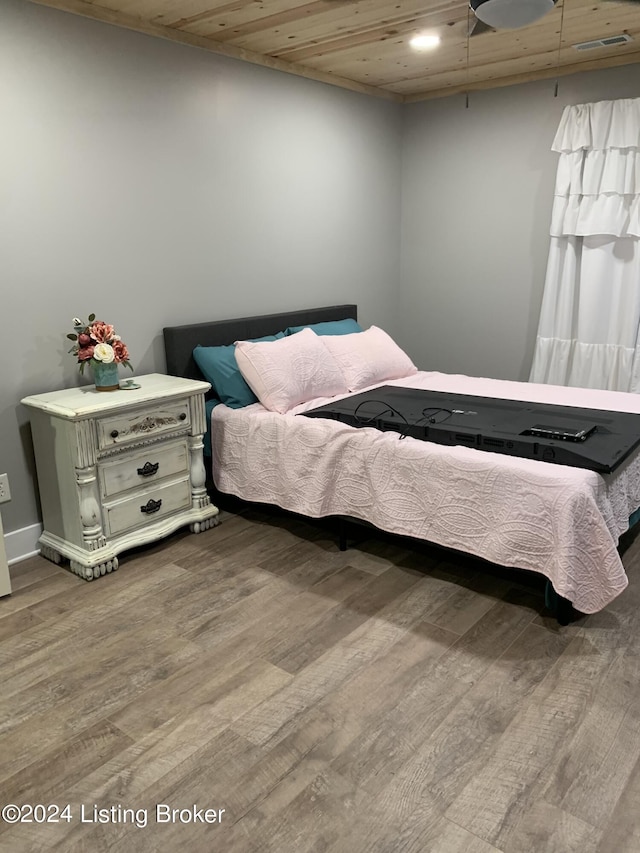 107 Clymene Rd, Cecilia, KY 42724 - bedroom featuring wood finished floors and recessed lighting