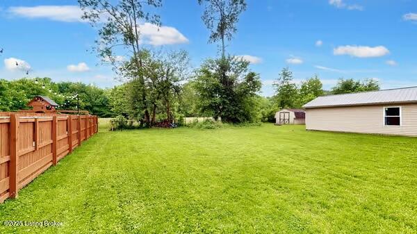 10003 Larlyn Dr, Fairdale, KY 40118 - view of yard