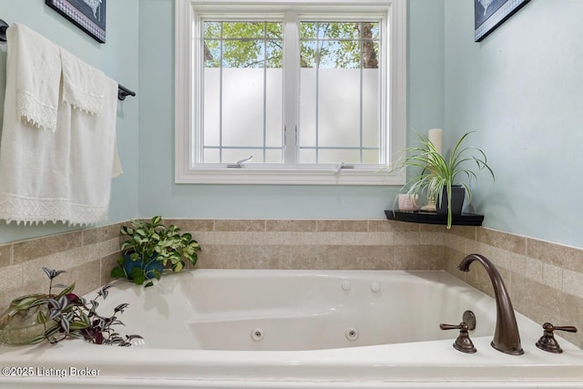 13318 Stepping Stone Way, Louisville, KY 40299 - full bath featuring a jetted tub