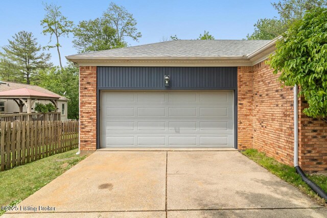 12115 Alpine Way, Goshen, KY 40026 - garage featuring concrete driveway