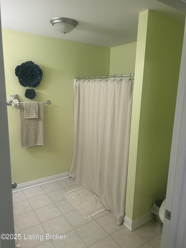 105B Twin Oaks Dr, Bardstown, KY 40004 - full bathroom featuring tile patterned floors, baseboards, and curtained shower
