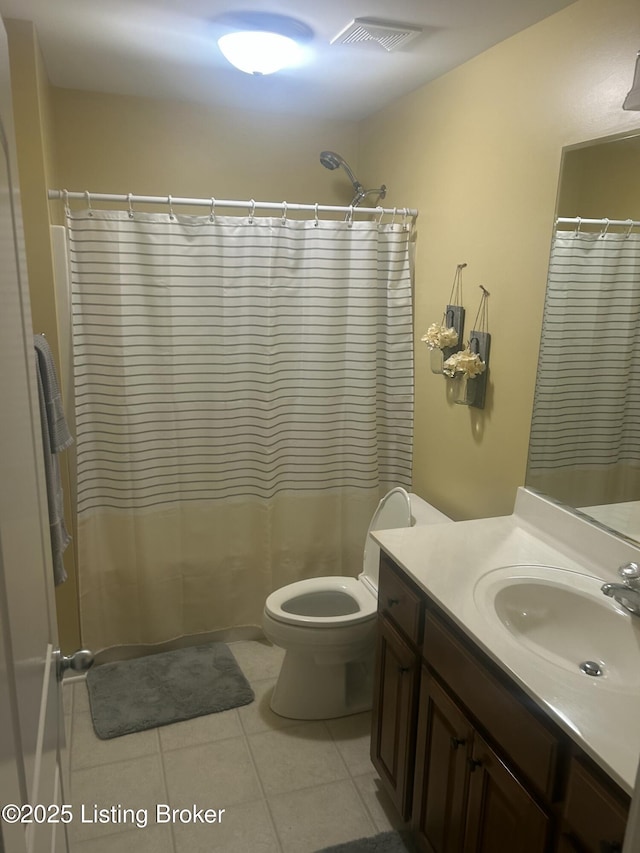 105B Twin Oaks Dr, Bardstown, KY 40004 - full bathroom featuring tile patterned flooring, toilet, vanity, and curtained shower