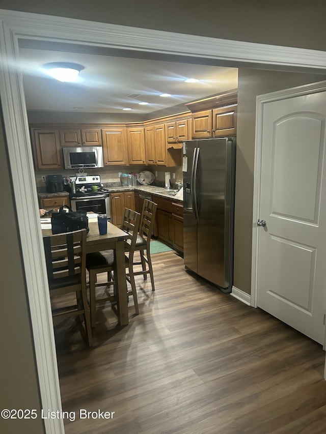 105B Twin Oaks Dr, Bardstown, KY 40004 - kitchen featuring stainless steel appliances, wood finished floors, a sink, and brown cabinets