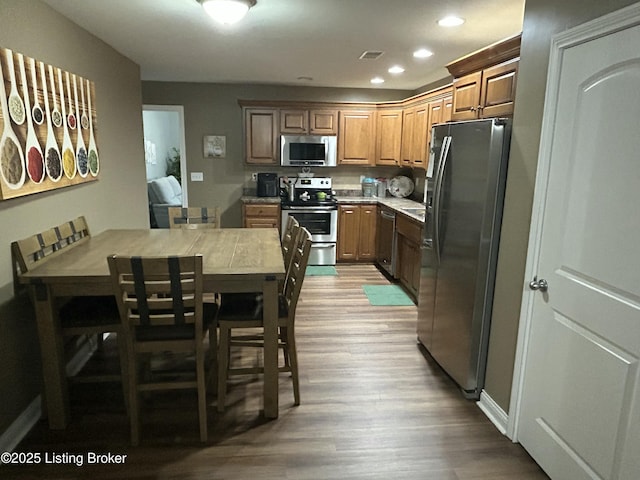 105B Twin Oaks Dr, Bardstown, KY 40004 - kitchen featuring appliances with stainless steel finishes, light wood-style flooring, recessed lighting, light countertops, and brown cabinets