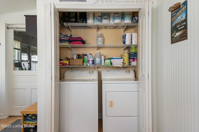 2023 Alta Ave, Louisville, KY 40205 - laundry room with washing machine and clothes dryer and wood finished floors