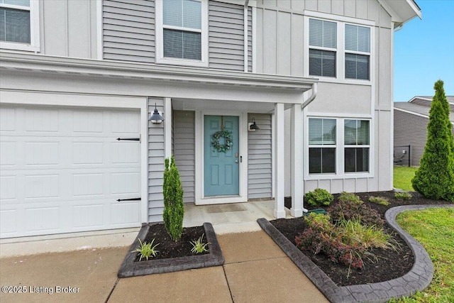 102 Limestone Ct, Shepherdsville, KY 40165 - entrance to property featuring board and batten siding