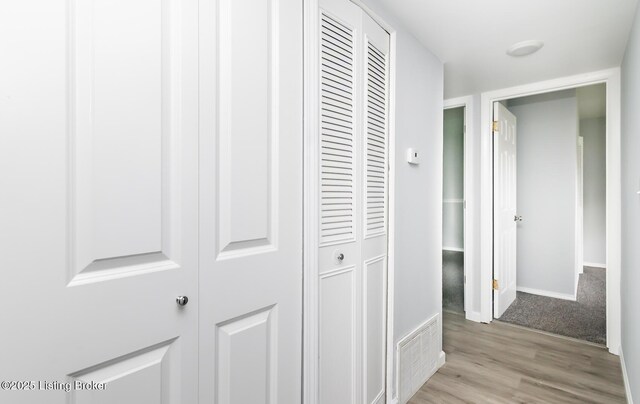 1057 Hillview Blvd, Shepherdsville, KY 40229 - hallway featuring light wood-style floors and baseboards