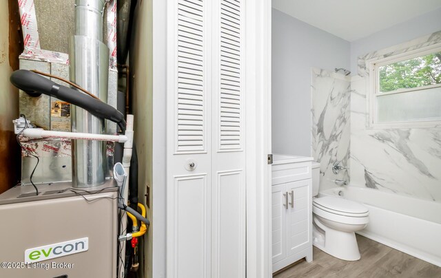 1057 Hillview Blvd, Shepherdsville, KY 40229 - full bathroom featuring a closet, bathing tub / shower combination, toilet, heating unit, and wood finished floors