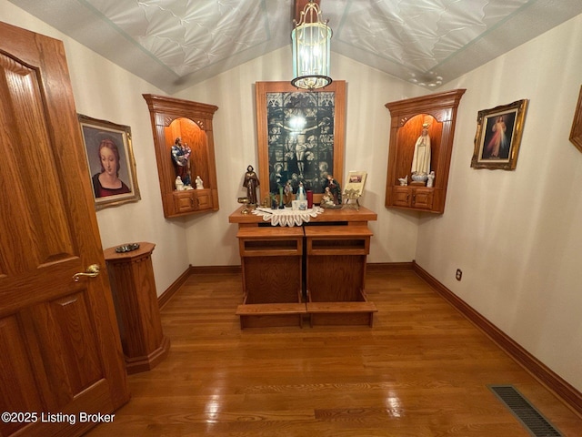5309 Bardstown Rd, Springfield, KY 40069 - corridor featuring wood finished floors and vaulted ceiling