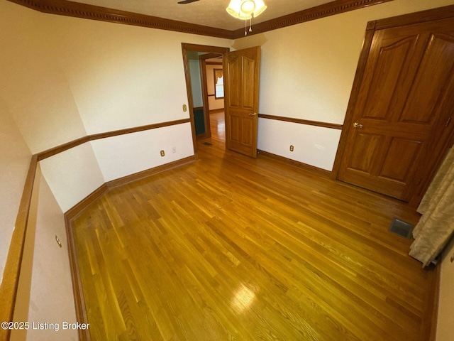 5309 Bardstown Rd, Springfield, KY 40069 - unfurnished room featuring a ceiling fan, wood finished floors, and crown molding