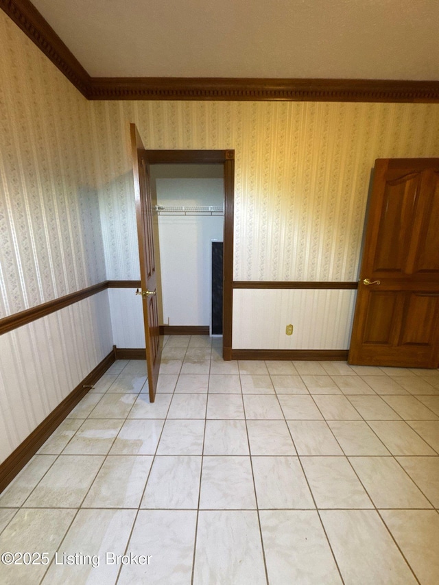 5309 Bardstown Rd, Springfield, KY 40069 - unfurnished room with crown molding and wallpapered walls