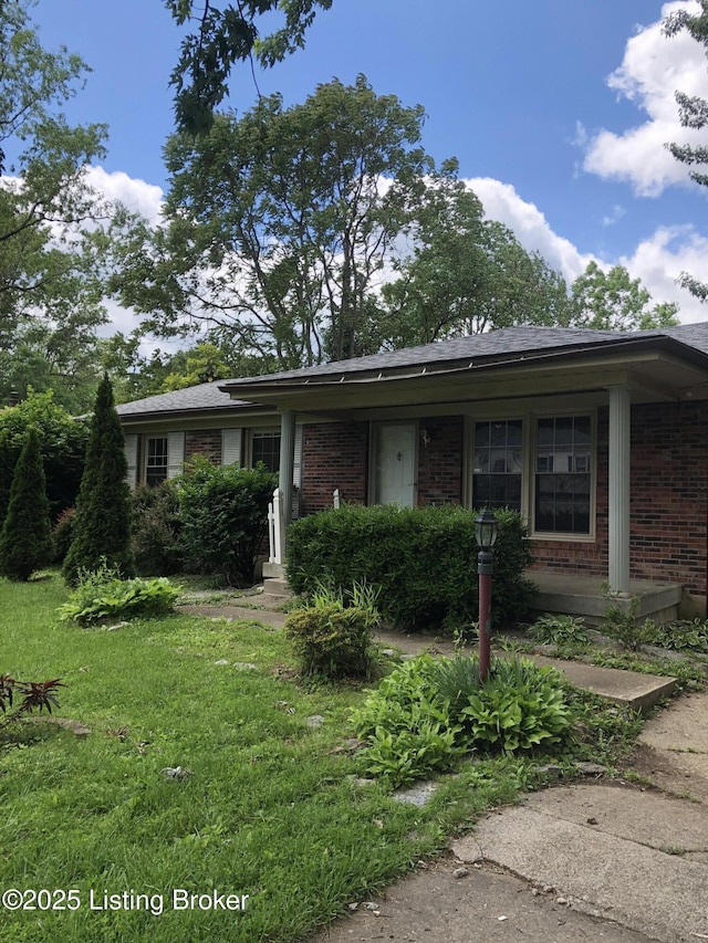 5902 Pageant Way, Louisville, KY 40214 - view of front facade featuring brick siding and a front lawn