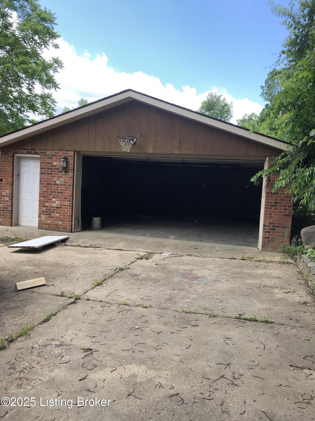 5902 Pageant Way, Louisville, KY 40214 - view of garage