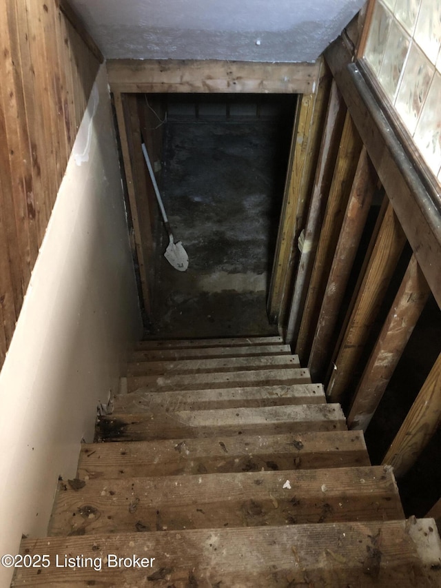 5902 Pageant Way, Louisville, KY 40214 - view of staircase