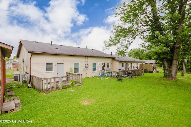 912 Cedar St, New Albany, IN 47150 - back of property with a wooden deck and a yard