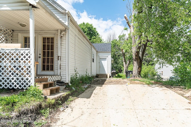 1407 Bluegrass Ave, Louisville, KY 40215 - view of patio with entry steps