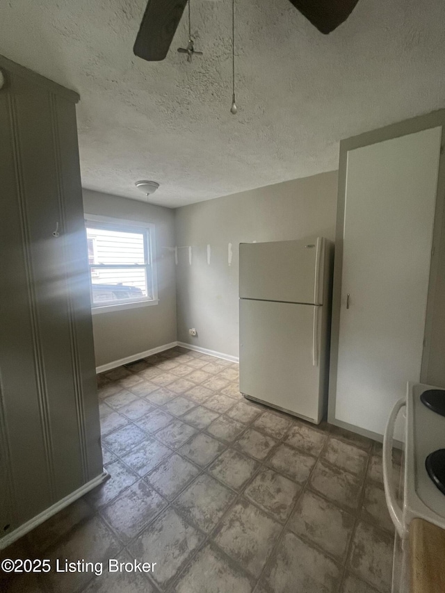 533 Lee Rd, Elizabethtown, KY 42701 - spare room featuring ceiling fan and a textured ceiling