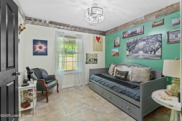 2327 Highgrove Rd, Coxs Creek, KY 40013 - living area featuring a chandelier and baseboards