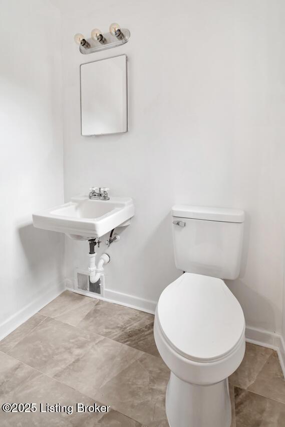 2603 Ballad Blvd, Jeffersontown, KY 40299 - half bath featuring baseboards and toilet