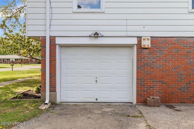 2603 Ballad Blvd, Jeffersontown, KY 40299 - garage with asphalt driveway