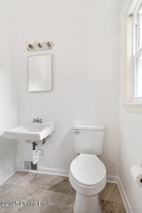 2603 Ballad Blvd, Jeffersontown, KY 40299 - half bath featuring toilet and baseboards