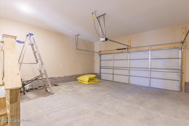 102 Kidd Ct, Lebanon Junction, KY 40150 - garage featuring a garage door opener