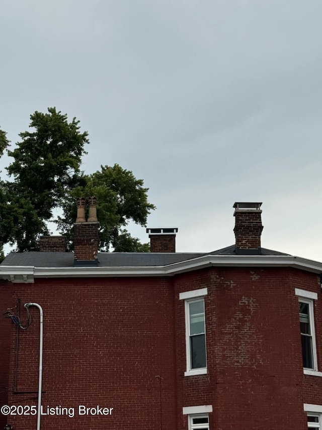 224 E Oak St, Louisville, KY 40203 - exterior view of a chimney and brick siding