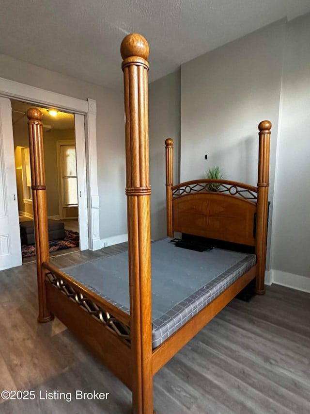 224 E Oak St, Louisville, KY 40203 - bedroom featuring wood finished floors and baseboards