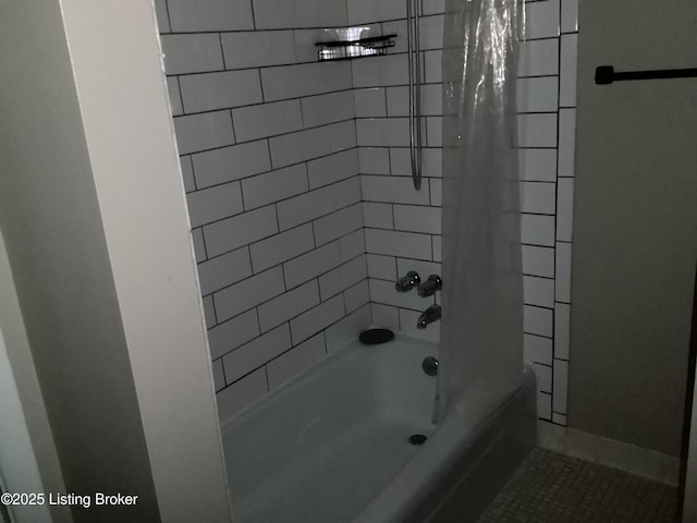 1815 Gardiner Ln Unit A9, Louisville, KY 40205 - full bathroom with shower / tub combo with curtain