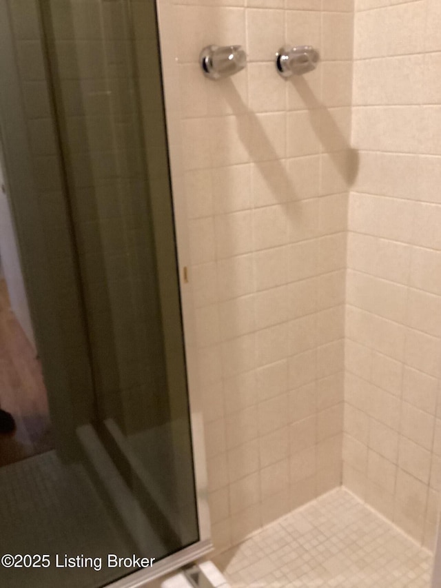 1815 Gardiner Ln Unit A9, Louisville, KY 40205 - full bath featuring a shower stall