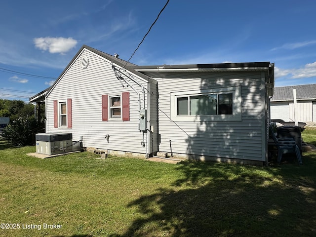1629 Bardstown Rd, Hodgenville, KY 42748 - back of property featuring central AC unit and a yard