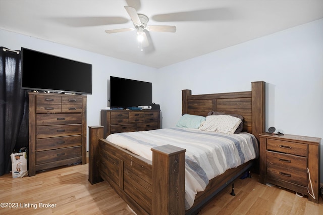 7917 Edsel Ln, Louisville, KY 40291 - bedroom with light wood finished floors and a ceiling fan