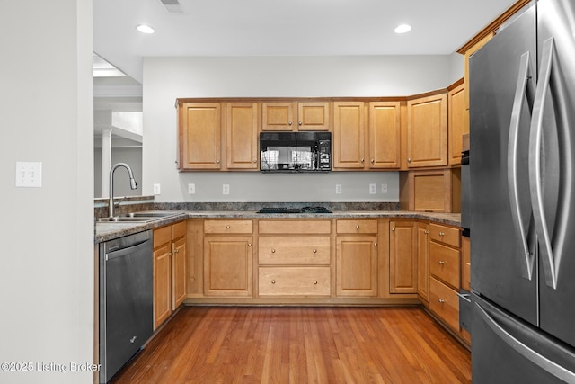 10121 Cave Creek Rd, Louisville, KY 40223 - kitchen featuring black appliances, a sink, wood finished floors, recessed lighting, and dark stone countertops