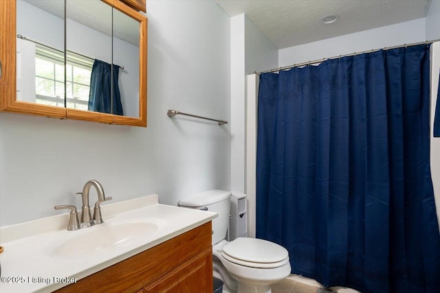 254 Persell Rd, Bedford, KY 40006 - full bathroom featuring toilet, a textured ceiling, vanity, and curtained shower