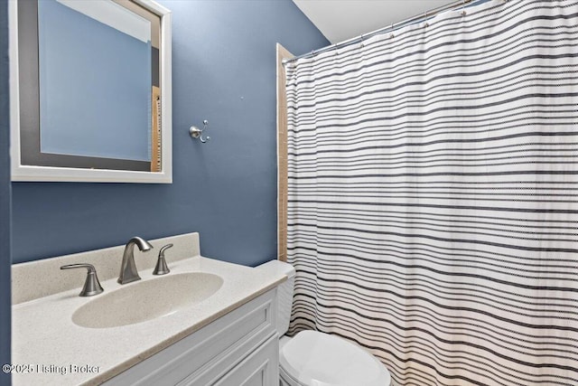3306 Grandview Ave, Louisville, KY 40207 - full bathroom featuring vanity and a shower with curtain