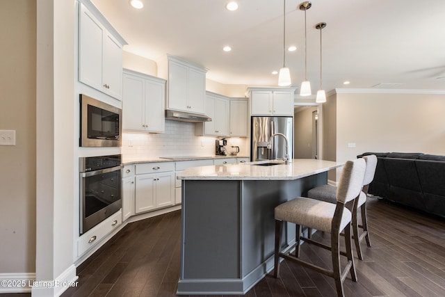 1911 Dressage Cir, Louisville, KY 40245 - kitchen with stainless steel appliances, a sink, open floor plan, crown molding, and a kitchen bar