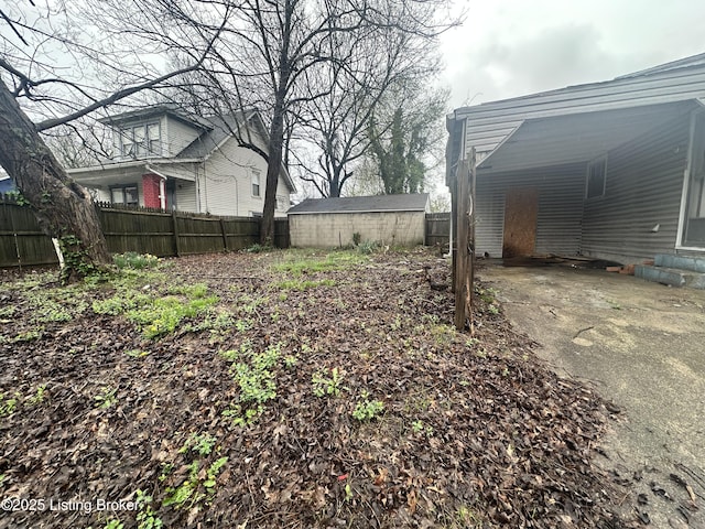 500 N 39th St, Louisville, KY 40212 - view of yard with asphalt driveway