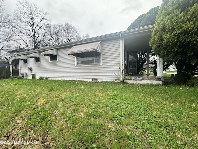 500 N 39th St, Louisville, KY 40212 - view of side of property with a yard