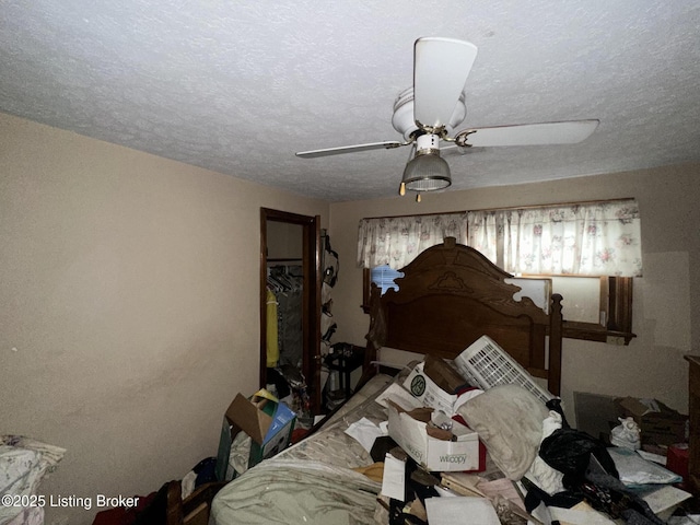 500 N 39th St, Louisville, KY 40212 - bedroom featuring a ceiling fan and a textured ceiling