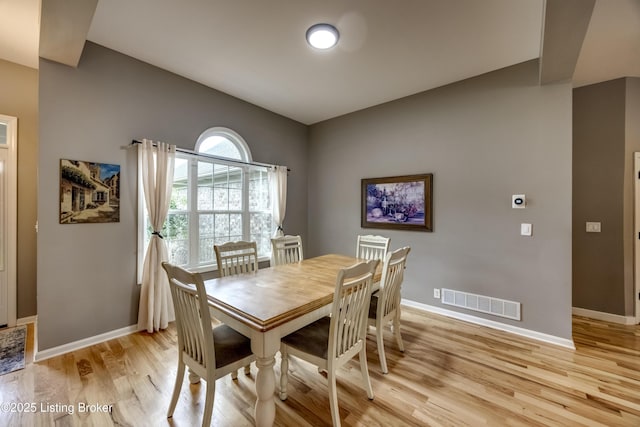 4605 Clarkhurst Cir, Smithfield, KY 40068 - dining area featuring light wood-type flooring and baseboards
