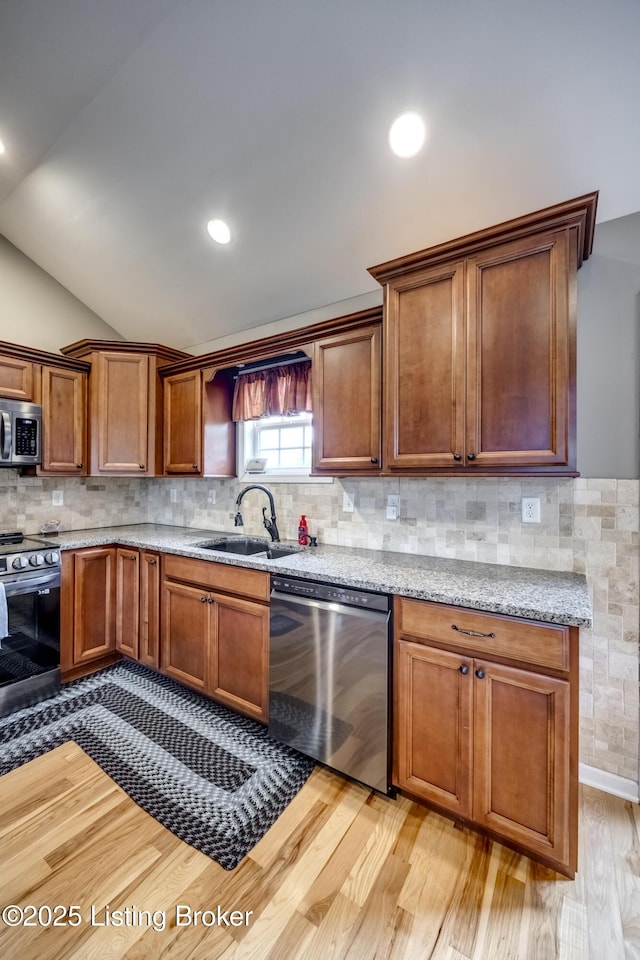4605 Clarkhurst Cir, Smithfield, KY 40068 - kitchen featuring appliances with stainless steel finishes, a sink, light wood-style floors, vaulted ceiling, and light stone countertops