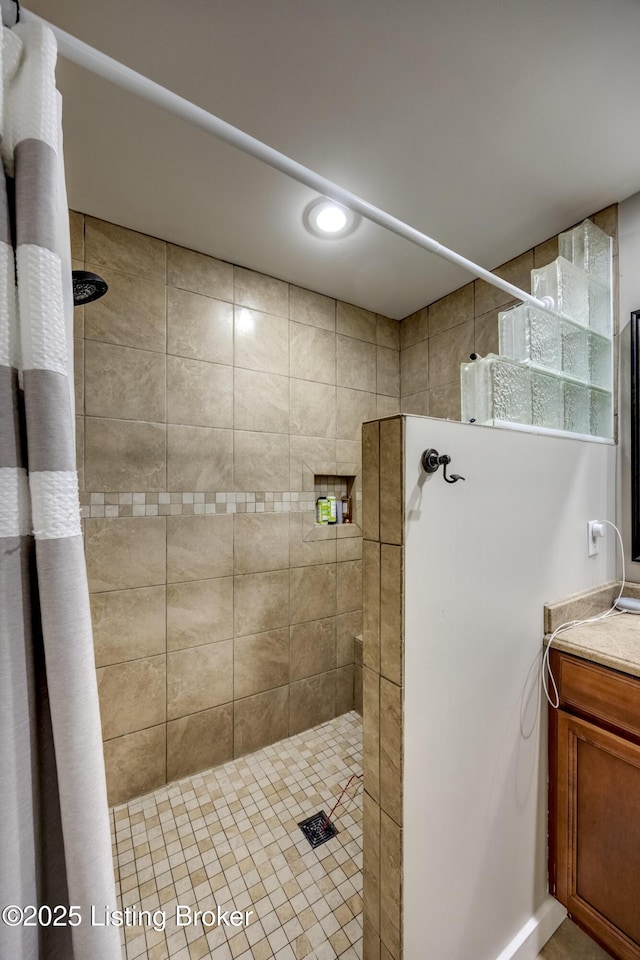 4605 Clarkhurst Cir, Smithfield, KY 40068 - full bath with a tile shower, vanity, and recessed lighting