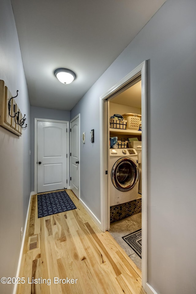 4605 Clarkhurst Cir, Smithfield, KY 40068 - doorway featuring light wood-style floors, baseboards, and washer and dryer