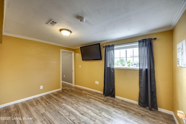 4605 Clarkhurst Cir, Smithfield, KY 40068 - empty room with crown molding, a textured ceiling, light wood-style flooring, baseboards, and a smoke detector