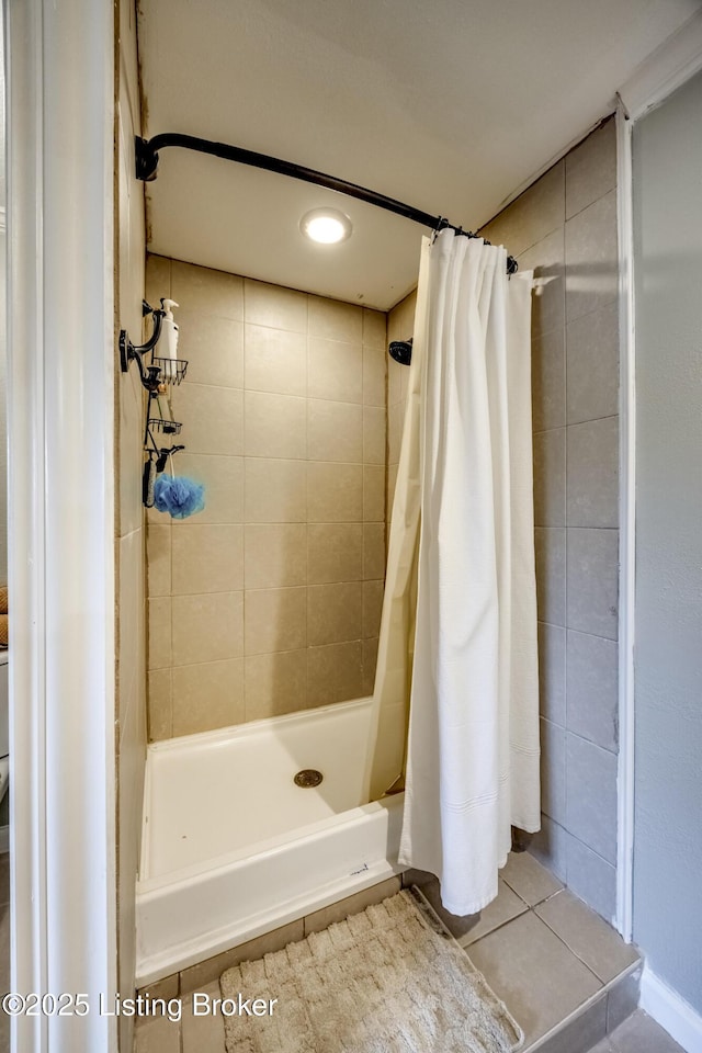 4605 Clarkhurst Cir, Smithfield, KY 40068 - full bathroom featuring a shower stall