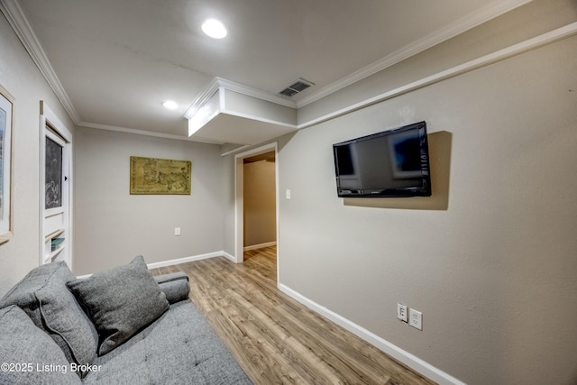 4605 Clarkhurst Cir, Smithfield, KY 40068 - living area featuring wood finished floors, crown molding, baseboards, and recessed lighting
